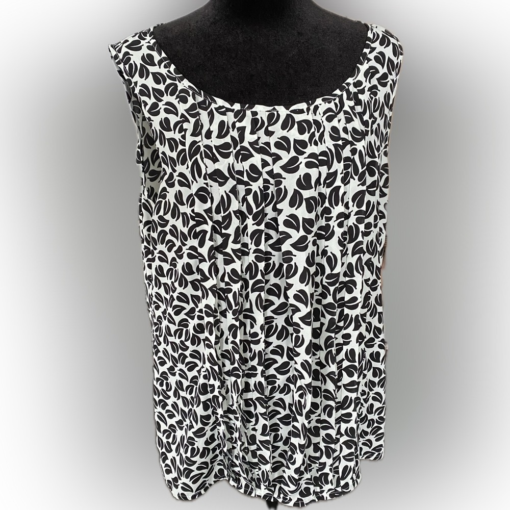 Ann Taylor LOFT Sleeveless Pleated Leaf Pattern Blouse - Size Medium - EUC